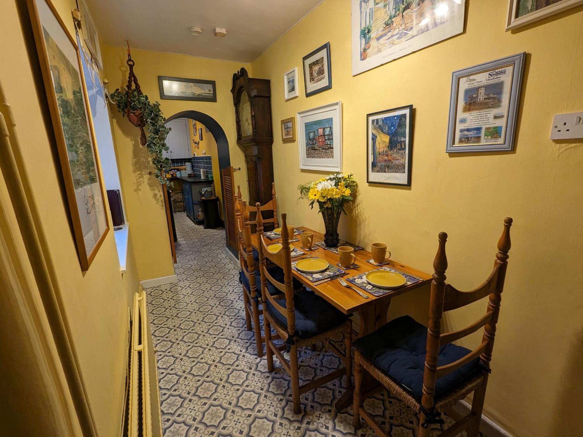Fantastic Sea Views At Century'S Old Alma'S Cottage - Sleeps Up To 8 Guests Penmaenmawr Ngoại thất bức ảnh